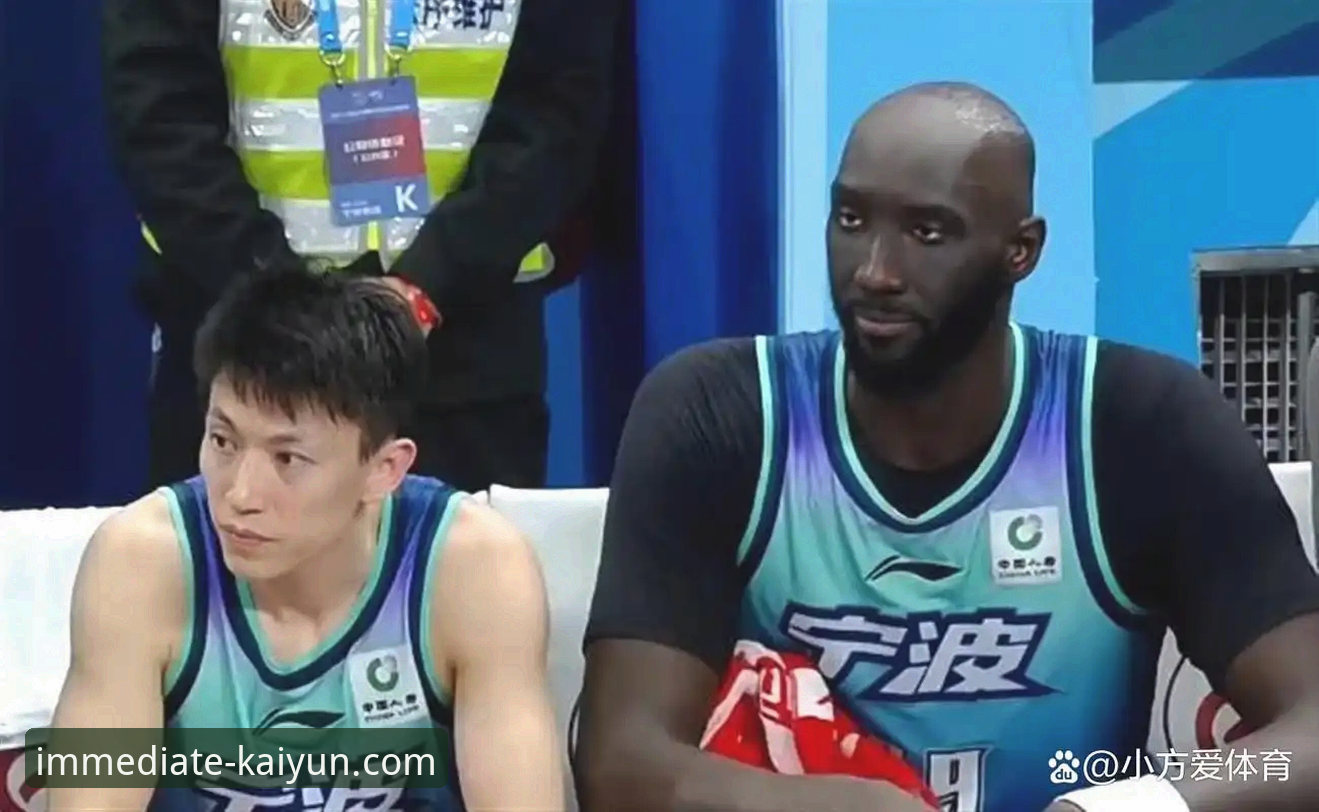 浙江vs宁波季后赛G2复盘解析：从落后15分到加时绝杀，兰道夫33分vs宁波团队进攻，哪个策略更关键？